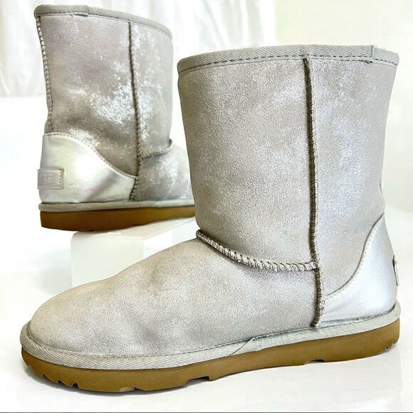 UGG Size 5 Metallic Silver Boot - Picture 5 of 9